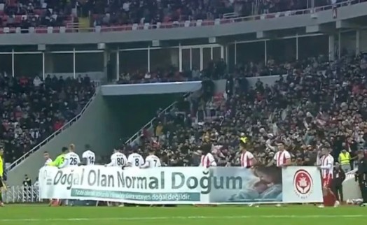 Sivasspor'un pankartına kadınlar isyan etti