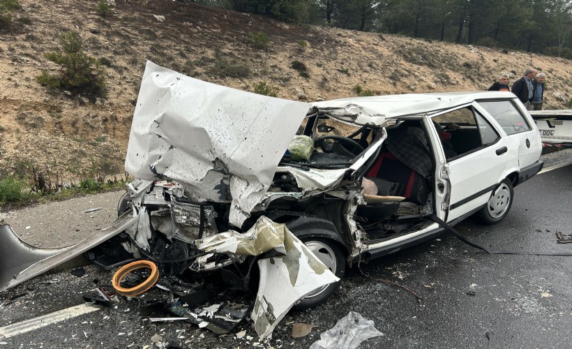 TIR'a çarpan otomobildeki karı- koca ağır yaralandı