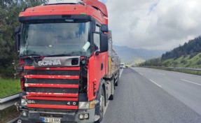 TIR’ın çarptığı minibüsün sürücüsü hayatını kaybetti
