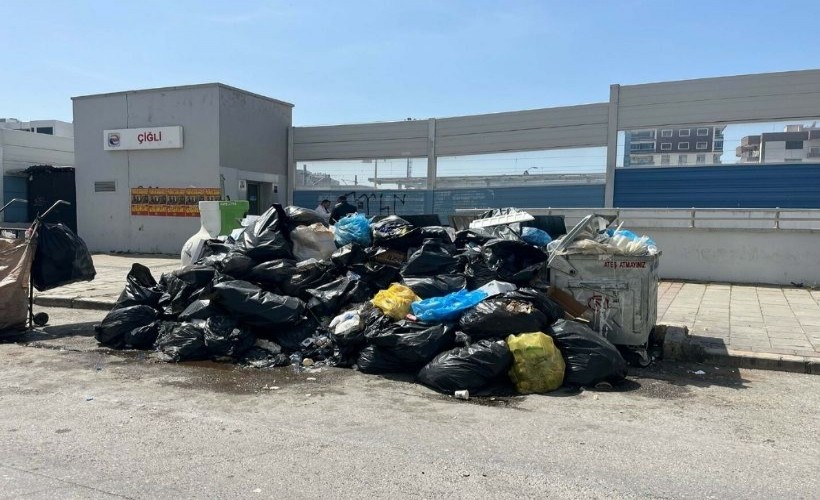 İşçiler grev kararı almıştı: Çiğli'de çöp yığınları oluştu!