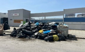 İşçiler grev kararı almıştı: Çiğli'de çöp yığınları oluştu!