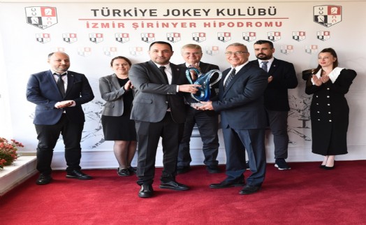 TSYD İzmir Şubesi Koşusu'nda zafer Birdwood'un