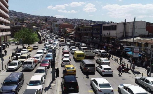 İzmir'de trafiğe kayıtlı araç verileri açıklandı: 2 milyona yaklaştı