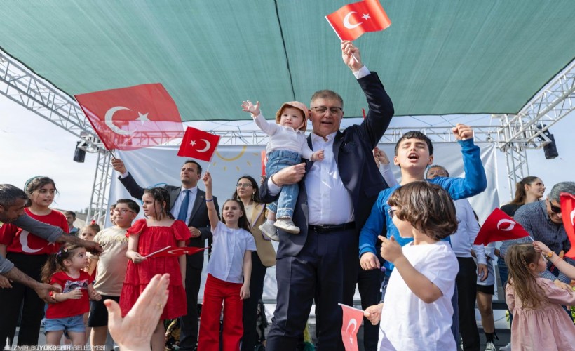 Tugay, uçurtma şenliğinde çocukların 23 Nisan coşkusuna ortak oldu