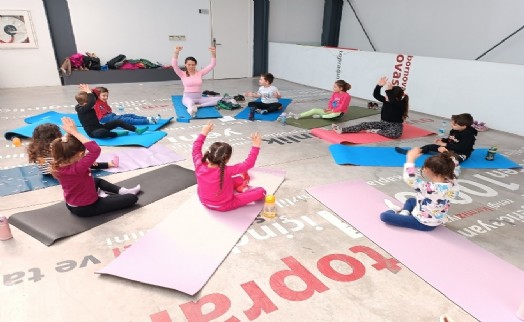 Yeşilova Höyüğü’nde Çocuk Yogası ve Sanat Terapisi buluşması