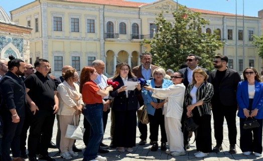 AK Parti İzmir'den 27 Mayıs açıklaması: 'Vesayete karşı dik duracağız'