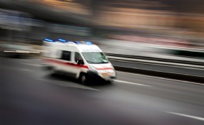 AK Parti eski İzmir Milletvekili ve eşi kazada yaralandı