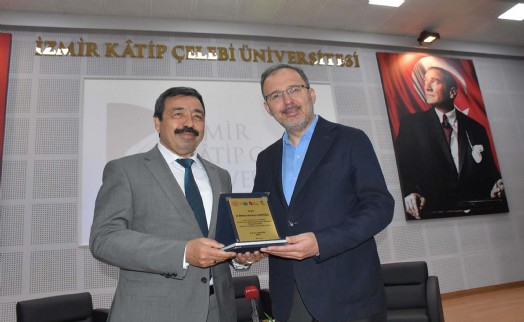 AK Partili Kasapoğlu üniversitelilerle kariyer planlaması konuştu