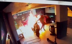 Alevlerin arasında kalan oto yıkamacı öldü, o anlar kamerada