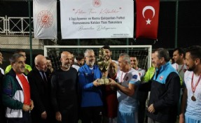 Asgari ücret pul oldu bakan top peşinde