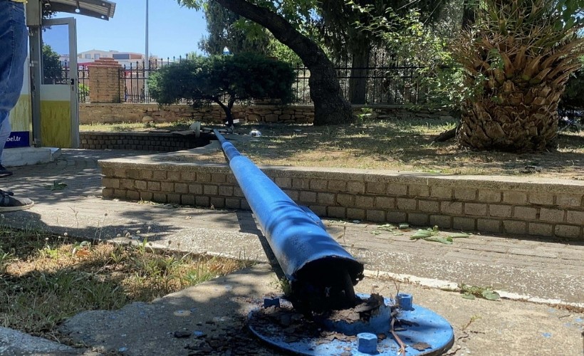 Aydın'da aydınlatma direği devrildi: 2 yaralı