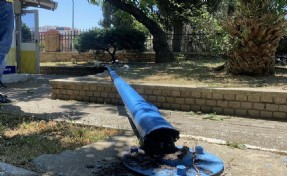 Aydın'da aydınlatma direği devrildi: 2 yaralı