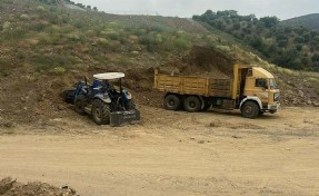 Toprak kaymasında kepçe operatörü hayatını kaybetti