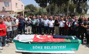 Aydın’da çöpleri toplarken kazada ölen temizlik görevlisi son yolculuğuna uğurlandı
