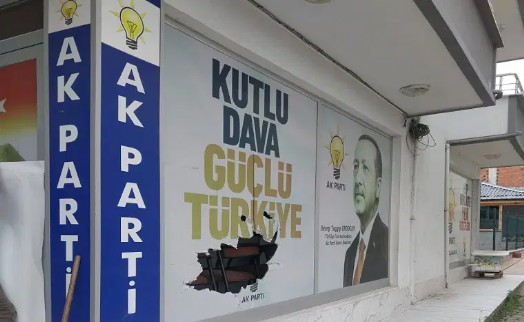 Baltayla AK Parti’nin camlarını kıran AK Parti Belediye başkan adayı çıktı