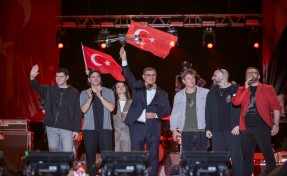 Başkan Tugay Duman konserine katıldı: Gençlerin daha iyi bir ülkeye kavuşması için çalışacağız