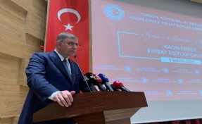 Başkan Tugay'dan 'fırsat eşitliği' mesajı: 'Güneşi kadınlar doğurur'