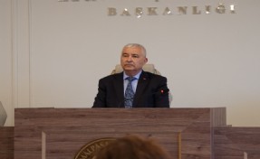 Başkan Türkmen'den Meclis toplantısında hizmet çıkışı: 'Kapıdan kovsanız pencereden girerim'