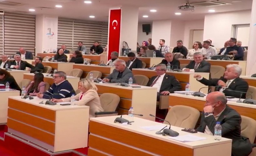 Bayraklı Meclisi'nde gerilim! 'Bütçe ve emsal' tartışma yarattı