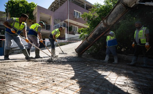 Bornova'dan Altındağ’da beton yol seferberliği