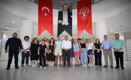 Bornova'da uluslararası gençlik buluşması: Sivil toplum kuruluşları bir araya geldi