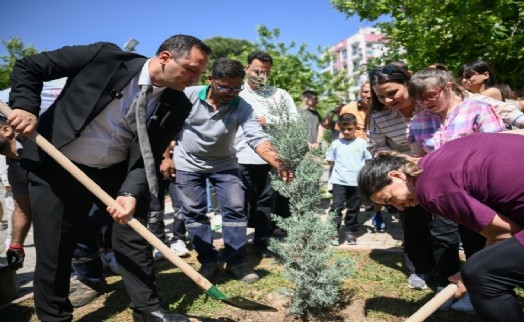 Bornova’da fidanlar toprakla buluştu: Başkan Eşki: 'Engelleri birlikte aşacağız'
