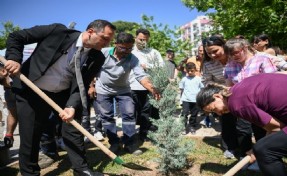 Bornova’da fidanlar toprakla buluştu: Başkan Eşki: 'Engelleri birlikte aşacağız'