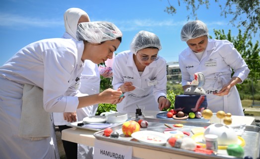 Bornova’da tatlı rekabet: Lezzet, emek ve hayal gücü buluştu