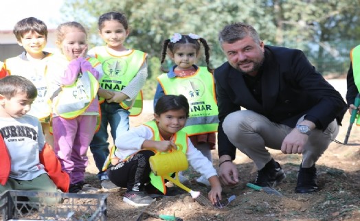 Buca Belediyesi Kızılçullu Tarım Okulu’nda çocuklara tarım eğitimi veriyor