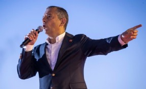 CHP'de kurultay iptal edilirse ne olacak? Özgür Özel canlı yayında açıkladı