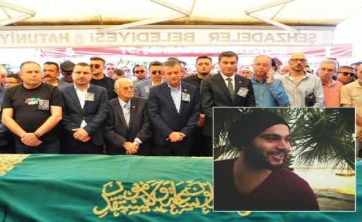 CHP lideri Özgür Özel, Manisa'da cenazeye katıldı