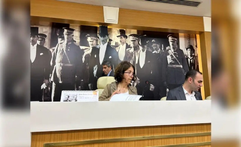 Çiğli Meclisi'nde gerilim tavan yaptı: 'Evsiz kalacağız' diyerek salonu terk ettiler!