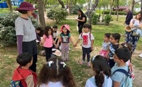 Çocuklar, ormanda keşif ve masal yolculuğunda buluşuyor