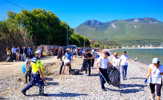 Datça'da Antik Karia Yolu'nda temizlik seferberliği: 5 ton atık toplandı