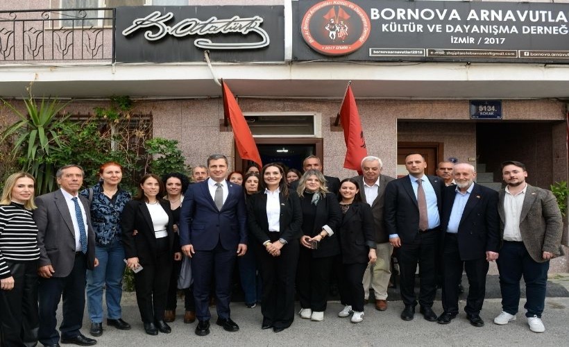 Deniz Yücel ve Başkan Eşki Bornova Arnavutları Derneği'ni ziyaret etti