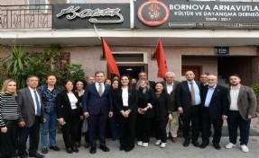 Deniz Yücel ve Başkan Eşki Bornova Arnavutları Derneği'ni ziyaret etti