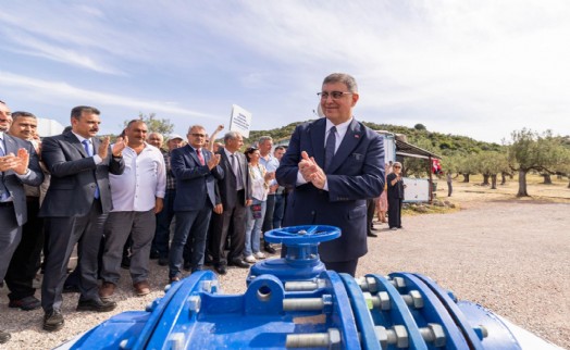 Dikili’de toprak suyla buluştu, üretici bayram sevinci yaşadı