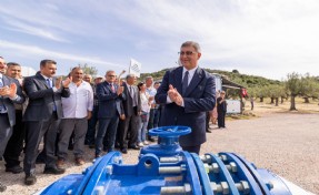 Dikili’de toprak suyla buluştu, üretici bayram sevinci yaşadı