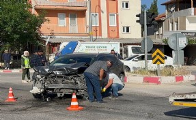 Dinar'da feci kaza: 1'i ağır 3 yaralı