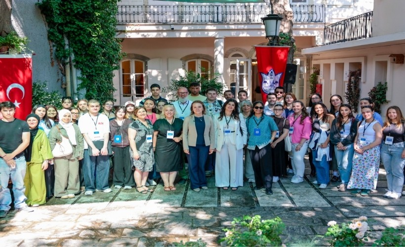 Dünya gençleri Konak Tarih Gezisi'nde