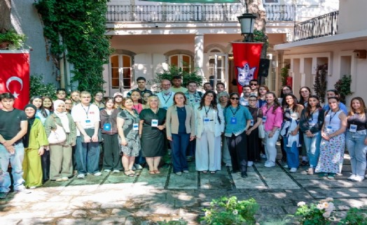 Dünya gençleri Konak Tarih Gezisi'nde