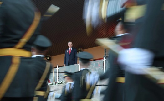 Erdoğan'a ordudan ihraç yetkisi veren düzenlemede geri adım!