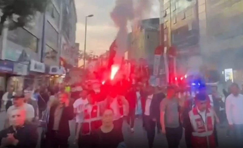 Esenler mitinginde İmamoğlu posterine engel
