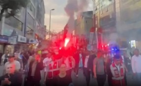 Esenler mitinginde İmamoğlu posterine engel
