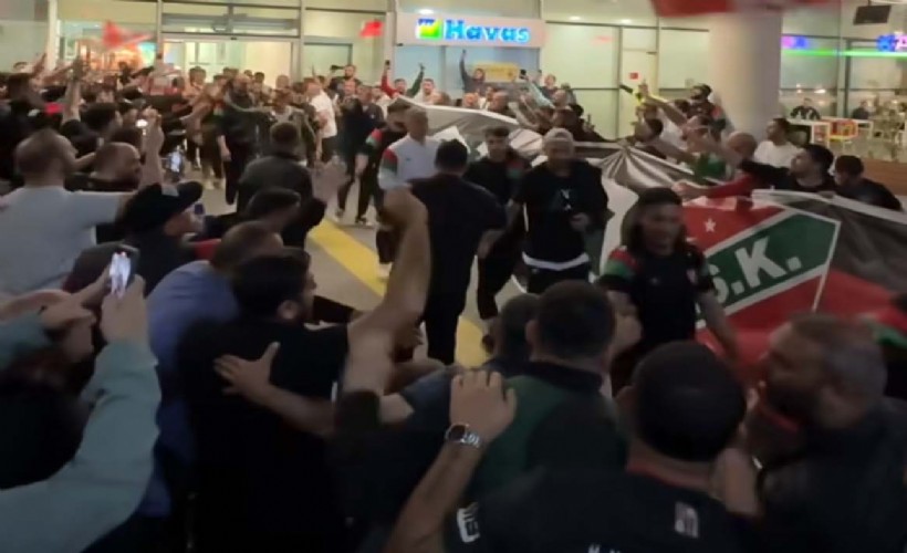 Final için avantajı kapan Kaf-Kaf'a taraftardan coşkulu karşılama