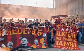 Galatasaray'a İzmir'de coşkulu karşılama
