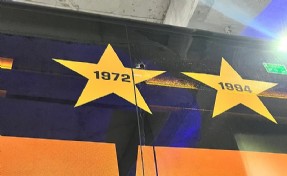 Galatasaray otobüsüne taşlı saldırı