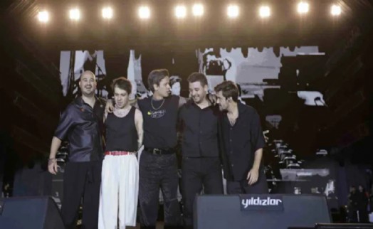 Gitaristi Erdoğan’ı eleştirmişti… Belediye konseri iptal etti!