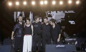 Gitaristi Erdoğan’ı eleştirmişti… Belediye konseri iptal etti!