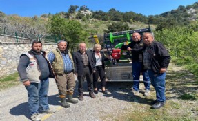 Güzelbahçe'den çiftçilere destek: İlaçlama makinesi hediye edildi
